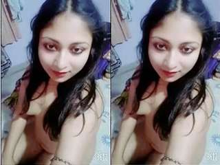 Sexy Desi Girl Record Her Nude Selfie