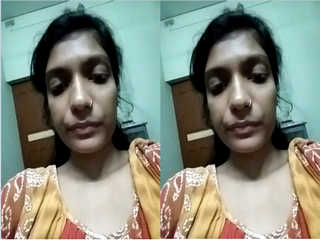 Cute Desi Girl Shows Her Pussy