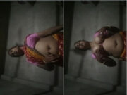 Desi Vlg Bhabhi Boudi Shows her Boobs
