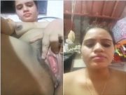 Horny Bhabhi Shows Her Wet pussy