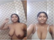 Sexy Bhabhi Bathing